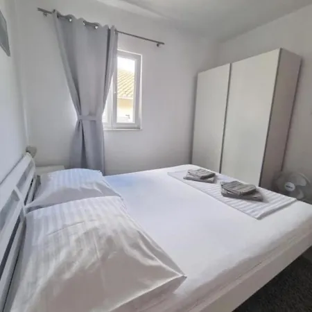 Apartman May *