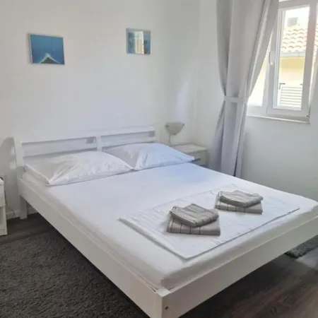 May Apartman